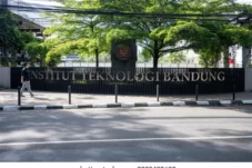 KM ITB Menyampaikan Protes Terhadap Kewajiban Mahasiswa Penerima Beasiswa UKT untuk Bekerja Paruh Waktu di Kampus