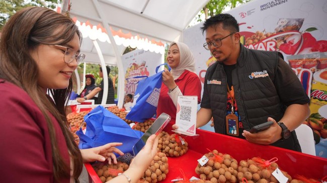 Sebagai bagian dari rangkaian perayaan HUT ke-79 Republik Indonesia, BRI mengadakan bazar UMKM dalam acara "BRILiaN Independence Week 2024" yang digelar pada 16 Agustus 2024.