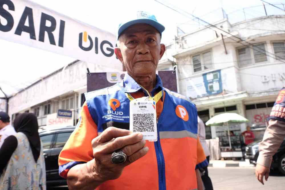 Inovasi Pembayaran: Pemkot Bandung Uji Coba Bayar Parkir Lewat QRIS untuk Optimalisasi PAD