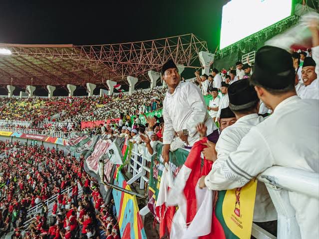 Suporter santri timnas indonesia