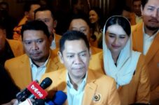 Adis Kadir dinonaktifkan