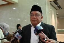 Foto: (Sumber: Wakil Ketua Komisi VIII DPR RI Abdul Wachid sebelum mengikuti rapat paripurna di Gedung Nusantara II, Senayan, Jakarta, Selasa (13/1/2025). Foto : Clarissa/Andri.)