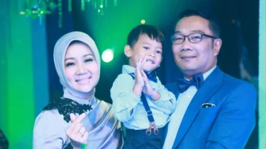 Kemesraan Keluarga kecil RK sebelum cerai. Foto:Google