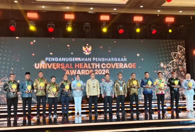Kab Kepulauan Sula menerima penghargaan UHC