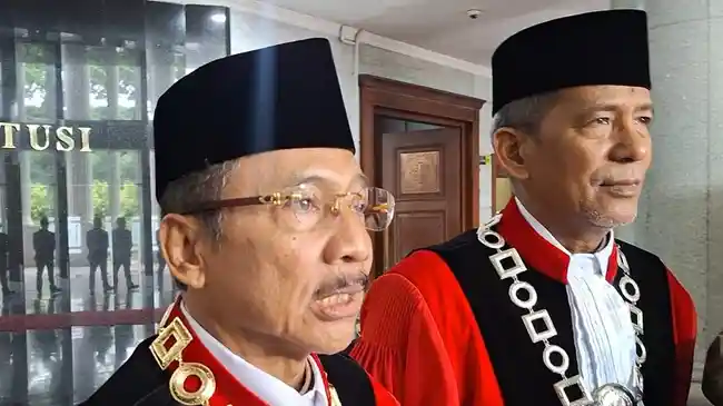 Ketua MK Suhartoyo dan Wakil Ketua MK Saldi Isra, Foto: Tribunnews