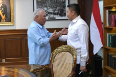 Sekretaris Kabinet (Seskab) Teddy Indra Wijaya menerima Kepala Otorita Ibu Kota Nusantara (OIKN) Basuki Hadimuljono di kantor Sekretariat Kabinet RI, Jakarta, Kamis (15/1/26). (Courtesy: Instagram/@sekretariat.kabinet)
