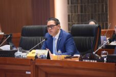 Wakil Ketua Komisi I DPR RI, Dave Akbarshah Fikarno Laksono, saat Rapat Kerja Komisi I DPR RI dengan Menhan Sjafrie Sjamsoeddin, Panglima TNI Agus Subiyanto beserta KASAD, KASAL dan KASAU, dengan agenda pembahasan isu-isu strategis yang digelar di Ruang Rapat Komisi I, Gedung Nusantara II DPR RI, Senayan, Jakarta, Rabu (30/4/2025). Foto: Arief/vel