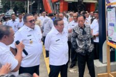 (dari kiri ke kanan) Wakil Gubernur DKI Jakarta Rano Karno, Gubernur DKI Jakarta Pramono Anung, dan mantan Gubernur DKI Jakarta Sutiyoso. Foto: Metro TV/Cony Brilliana.