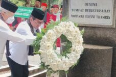 Gubernur Jakarta Pramono Anung berziarah ke makam pahlawan MH Thamrin (foto: Rohman Wibowo)