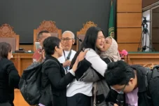 Laras Faizati setelah pembacaan putusan sidang di PN Jakarta Selatan, Kamis (15/1/2026). Foto oleh Periskop/Mila Yuliana