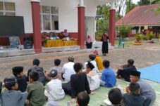 Tanamkan Semangat Kepedulian di Bulan Ramadhan, Siswa SDN 229 Waru Berbagi Takjil