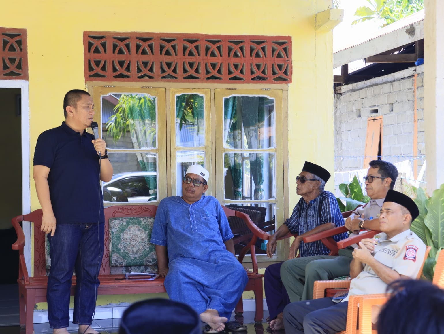 Bupati Luwu Timur Tinjau Warga Terdampak Puting Beliung