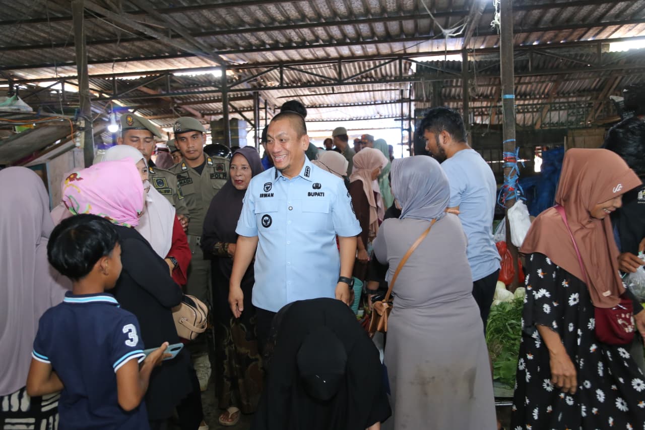 Bupati Lutim Pantau Langsung Harga Sembako dan Stok Bahan Bakar