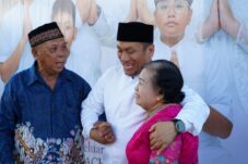 Warga Padati Open House Bupati dan Wabup Luwu timur