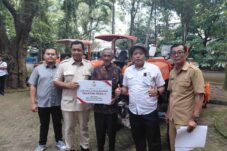 Pemerintah Salurkan Alsintan Roda 4 ke 16 Kelompok Tani di Malang