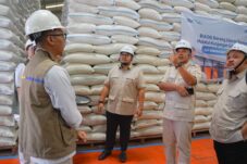 Anggota DPR RI Gus Mamak Tinjau Gudang BULOG Malang