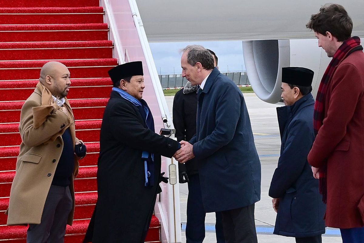 Prabowo Tiba di Prancis, Awali Kunjungan Kenegaraan dengan Salat Idul Adha Bersama WNI