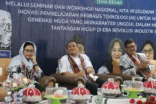 Bupati Luwu Timur Buka Seminar Nasional PGRI
