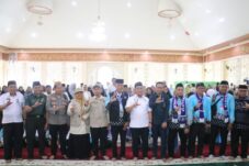 Bupati Luwu Timur Lepas 28 Calon Jamaah Haji