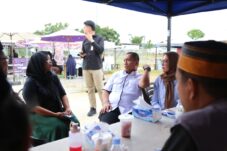 Bupati Luwu Timur Bantu Ibu Penjual yang Tinggal di Lapak Bersama Anak-anaknya