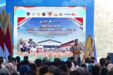 100 Ton Jagung Hasil Program Ketahanan Pangan Polri Diekspor ke Malaysia