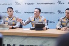 Polisi Gerebek Markas Judi Online Internasional di Jakarta Barat