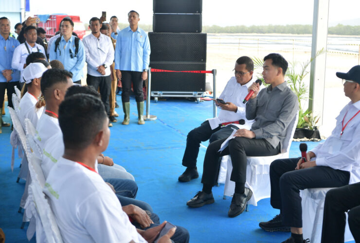 Gibran Tinjau Sentra Industri Garam Nasional di Rote Ndao