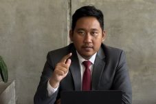Mengasuh Ibu Pertiwi di Tengah Turbulensi Digital