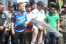 Bupati Luwu Timur Buka Balap Ojek Gabah Kalaena