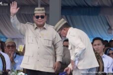 Prabowo Dianugerahi Lencana Emas Adhi Bhakti Tani Nelayan Maha Utama
