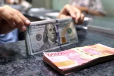 Rupiah Tembus Level Rp18.000 per Dolar AS