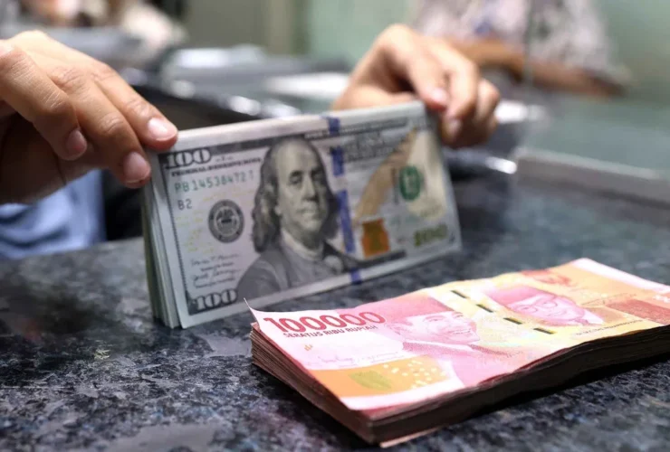 Rupiah Tembus Level Rp18.000 per Dolar AS
