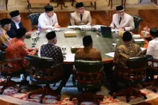 Presiden Prabowo Bahas Haji 2026 di Hambalang
