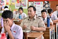 Presiden Prabowo Makan Bersama Siswa Penerima Program MBG di SMPN 111 Jakarta
