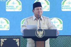 Prabowo Ungkap Alasan Gaji Guru dan PNS Belum Naik Signifikan